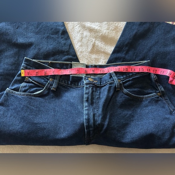 Women's Wrangler Capri with Floral Trim - Picture 3 of 6